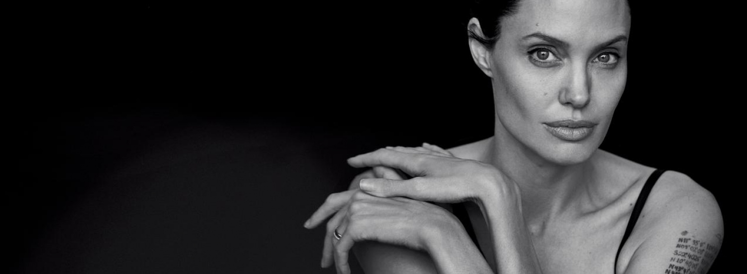 ﻿Анджеліна Джолі в напівпрозорій блузі здивувала розкутістю (ФОТО)