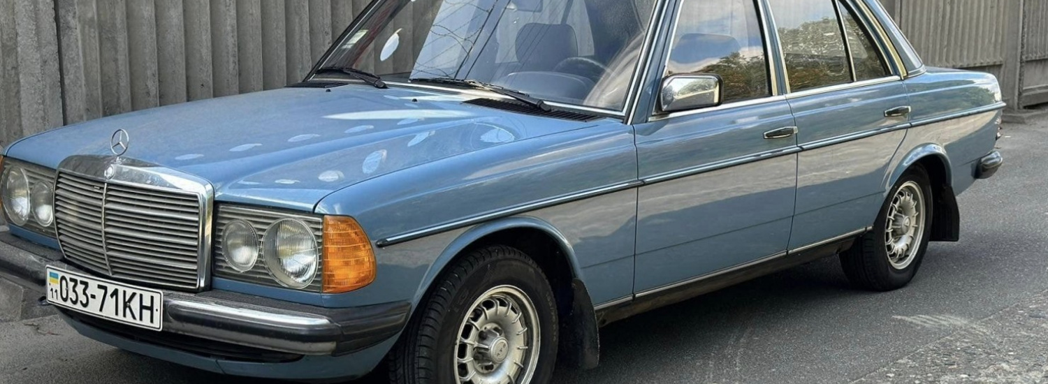 У Києві, в одному з гаражів, знайшли чудово збережений Mercedes-Benz W123 1982 року: фото