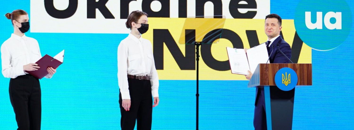 Президент підписав закон про заборону використання пластикових пакетів в Україні