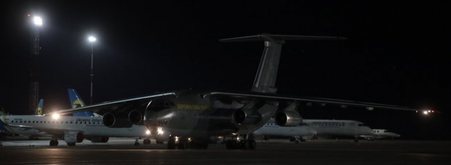 В Україну з Китаю прибув літак з партією тестів для виявлення коронавірусу