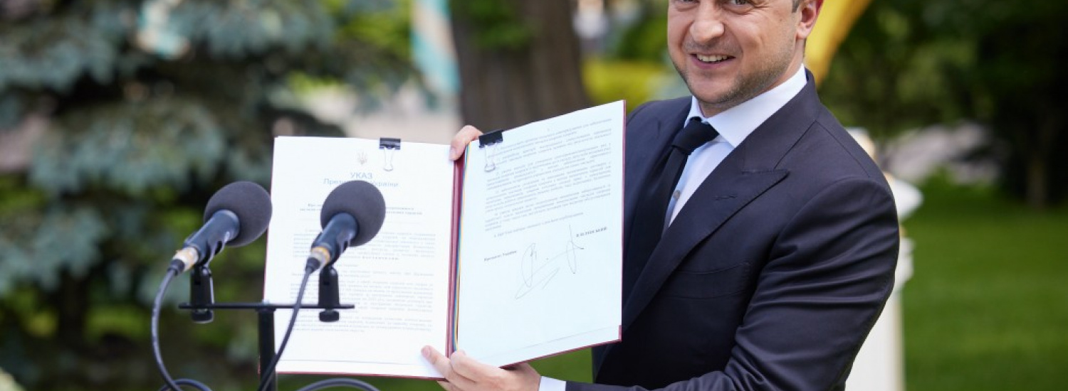 Володимир Зеленський підписав указ, який передбачає значне підвищення зарплати медиків