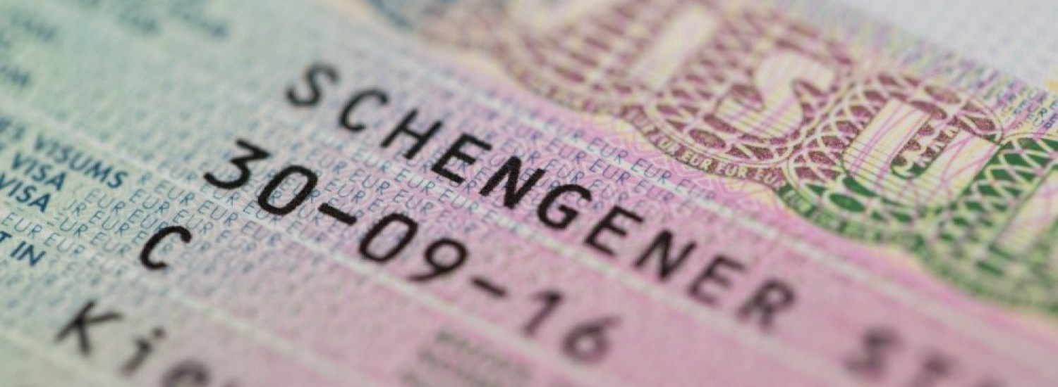 ﻿Через збільшення випадків COVID-19 Шенгенська зона залишається закритою для туристів з України