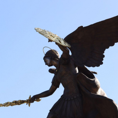 Мер Кличко відкрив у парку «Володимирська гірка» фонтан зі скульптурною композицією Архистратига Михаїла