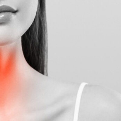 Лікарі розповіли як позбутися болю в горлі в домашніх умовах: дієві засоби