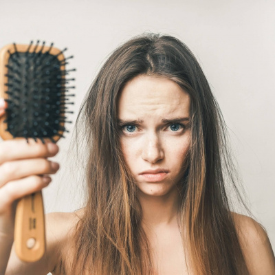 ЩО РОБИТИ, ЯКЩО СИЛЬНО ВИПАДАЄ ВОЛОССЯ: ДІЄВІ ПОРАДИ