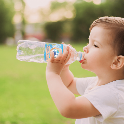 Ніколи не давайте дітям ці напої: прихована небезпека для здоров'я дітей