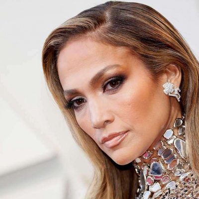 Дженніфер Лопес влаштувала танці на пілоні в міні-шортах (фото)