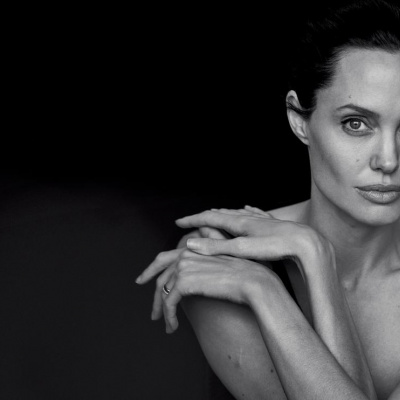 Анджеліна Джолі в напівпрозорій блузі здивувала розкутістю (ФОТО)