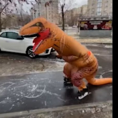 Столицю підкорював динозавр у ковзанах (ВІДЕО)