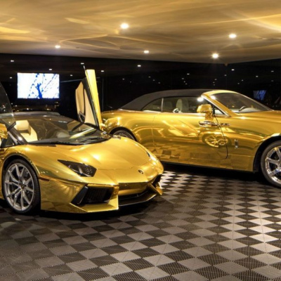 В Україні помітили золотий спорткар з потужними турбінами (ФОТО)