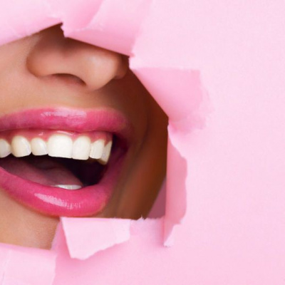 Стоматологи назвали продукти, які псують колір зубів