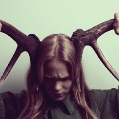 Корисний лайфхак: дівчина розповіла як викрити зраду хлопця за допомогою фото