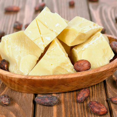 Олія какао ваш найкращий помічник у боротьбі з розтяжками та неслухняним волоссям: у чому секрет