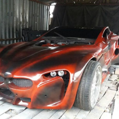 Українці продають вражаючий суперкар BMW (відео)