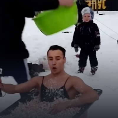 У Харкові хлопець з'їхав з гірки у ванній, повній олів'є