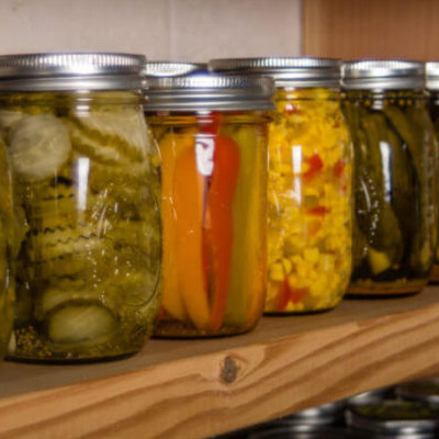 Фахівці розповіли, чому не можна їсти багато солінь