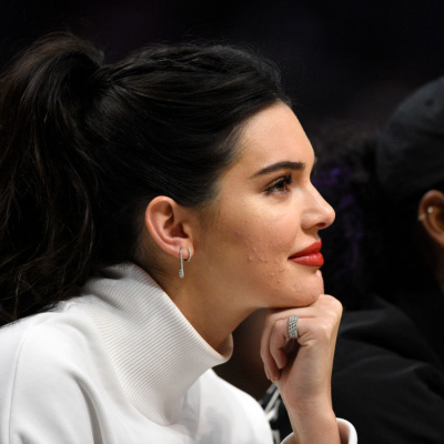 Cosmopolitan розповів, що їсти та від чого краще відмовитись власникам проблемної шкіри