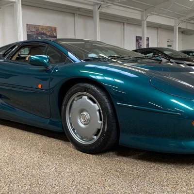 Рідкісний суперкар Jaguar XJ220 виставлений на продаж за 350 000 фунтів стерлінгів
