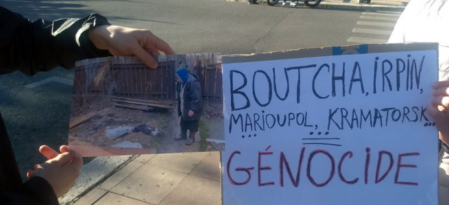 Українська діаспора в Марселі провела акцію проти війни в Україні