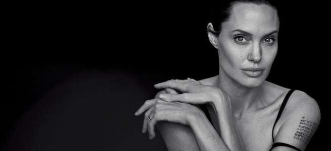 ﻿Анджеліна Джолі в напівпрозорій блузі здивувала розкутістю (ФОТО)