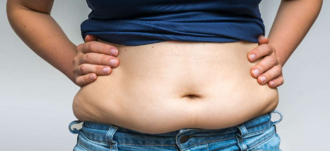 ﻿Лікар назвав звичку, що веде до зростання жиру на животі