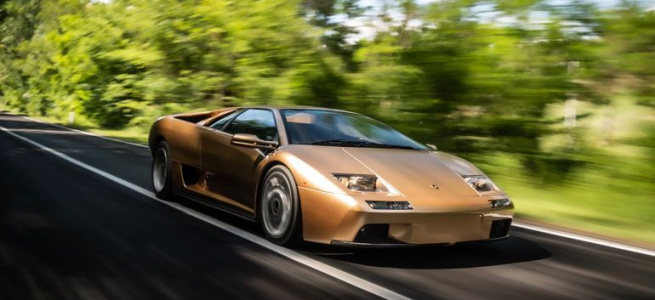 ﻿У мережі показали суперкар Lamborghini Diablo, який відзначає тридцятирічний ювілей