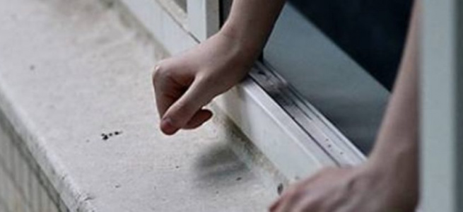 ﻿У Вінниці школяр вистрибнув з вікна 8 поверху ймовірно через конфлікт з батьками