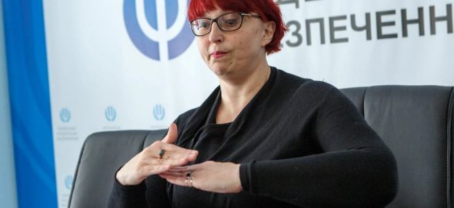﻿Галина Третьякова заявляє, що низька заробітна плата народного депутата не дає йому можливості "віддати все необхідне Батьківщині"