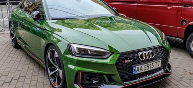 На одній із вулиць столиці помітили Audi незвичайного кольору