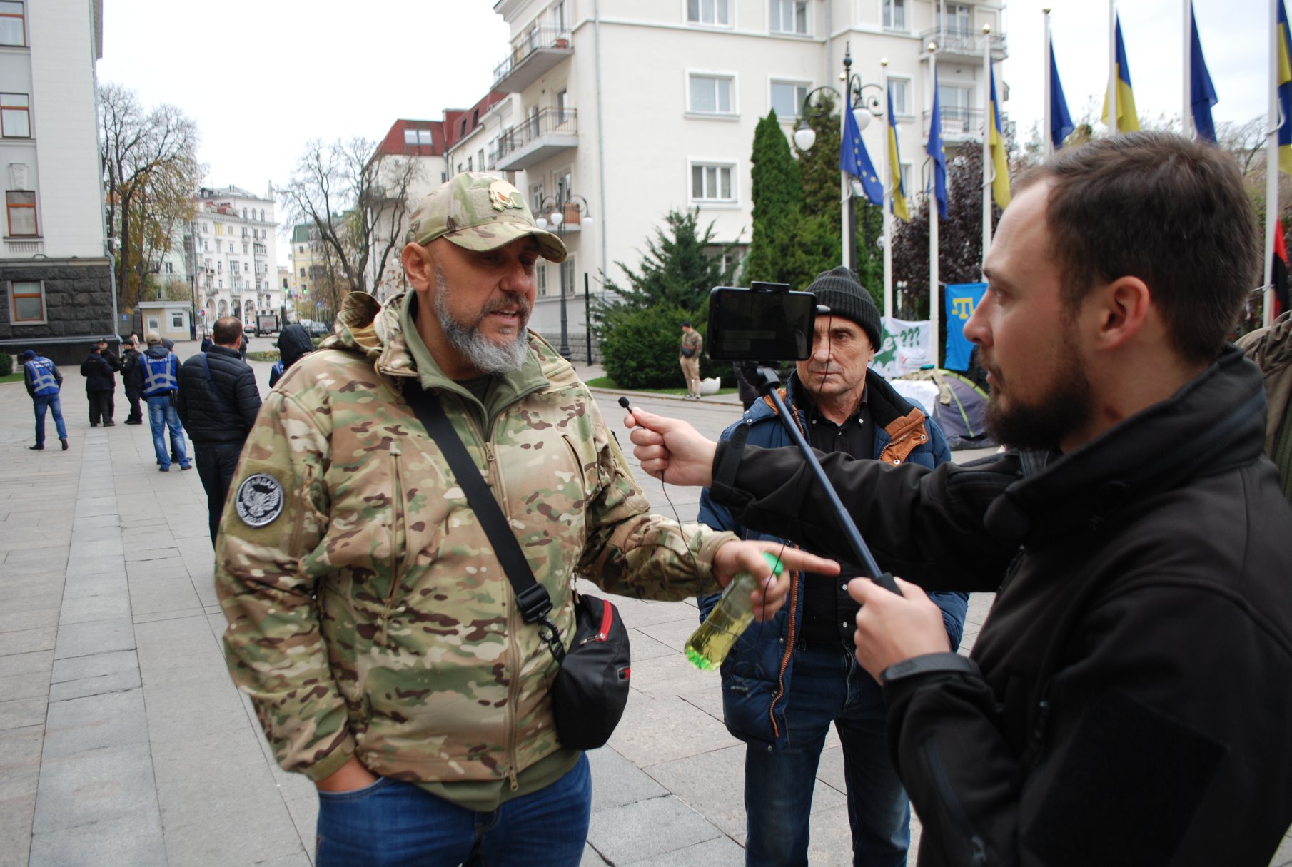 Греков акція під стінами АП