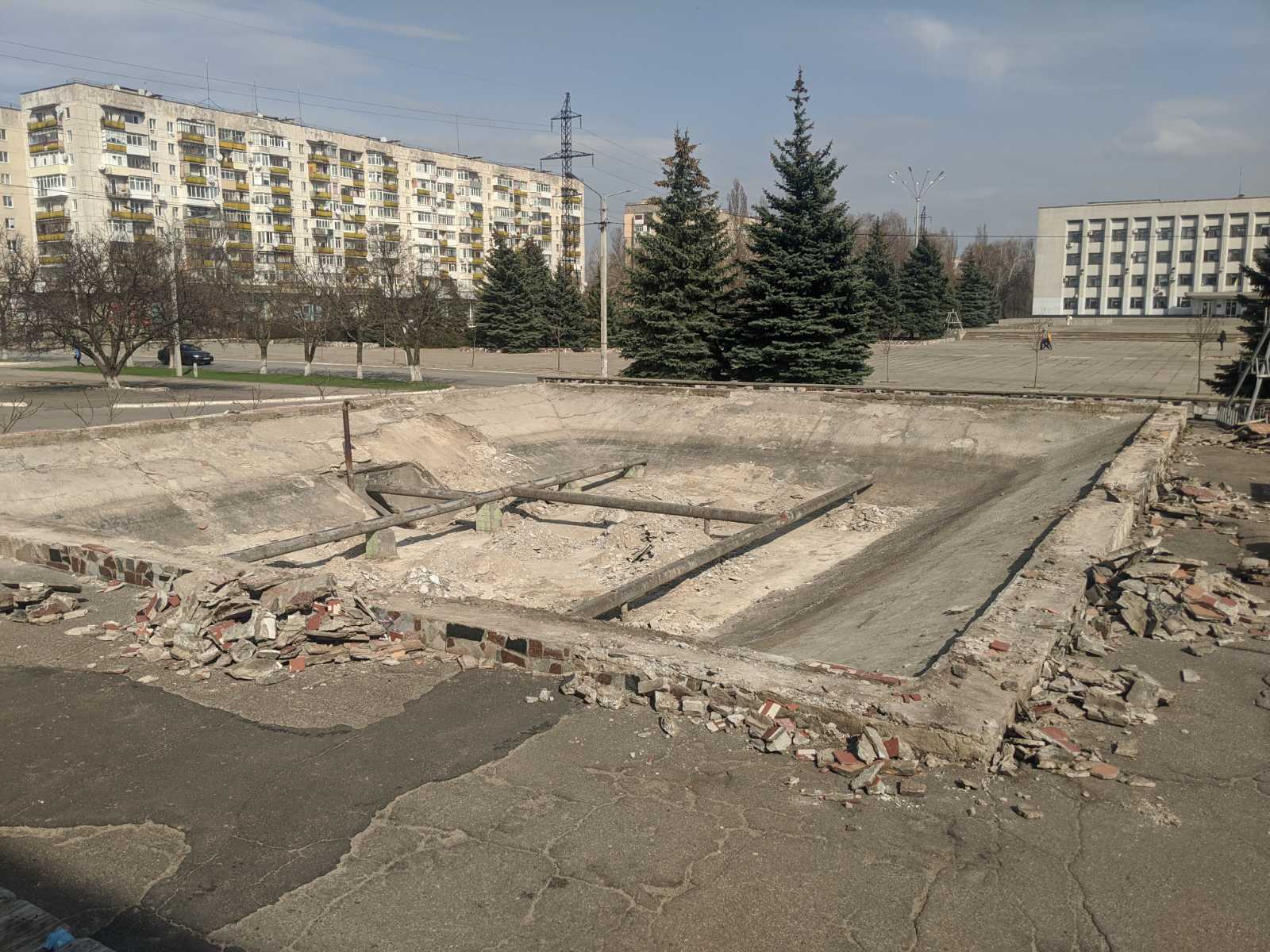 фонтан біля БК Рубіжне
