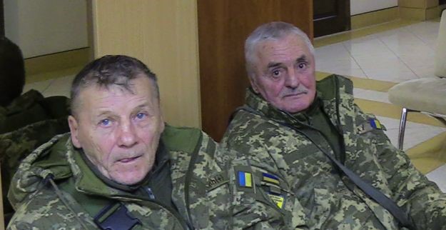 тітушки у формі